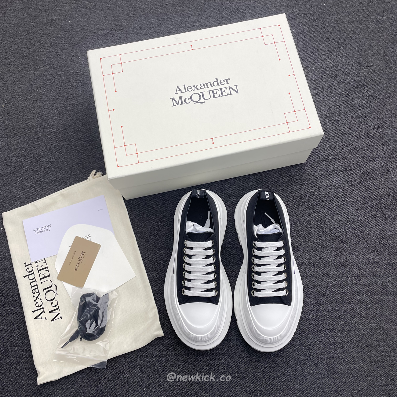 Alexander Mcqueen Tread Slick Low Lace Up Black White (12) - newkick.app